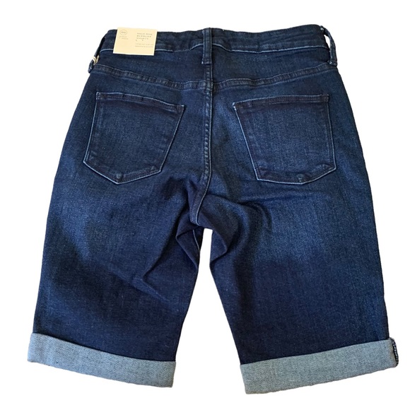 Universal Thread NWT Womens High-Rise Bermuda Blue Jean Shorts Size 00 24” Waist - Picture 2 of 8